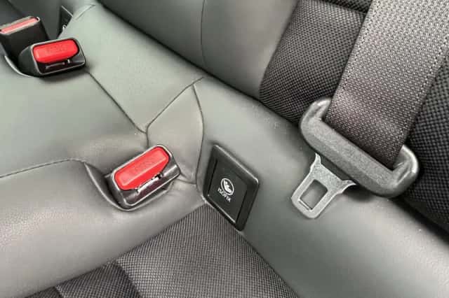 Lexus IS (2014) thumbnail 18