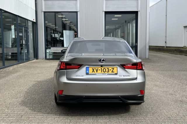 Lexus IS (2014) thumbnail 19