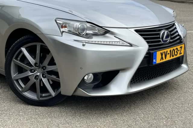 Lexus IS (2014) thumbnail 31