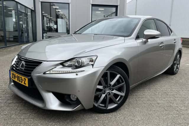 Lexus IS (2014) thumbnail 34