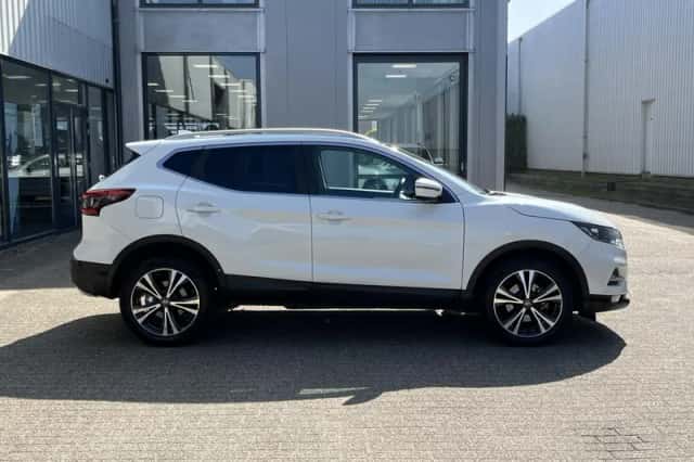 Nissan Qashqai (2018) thumbnail 3