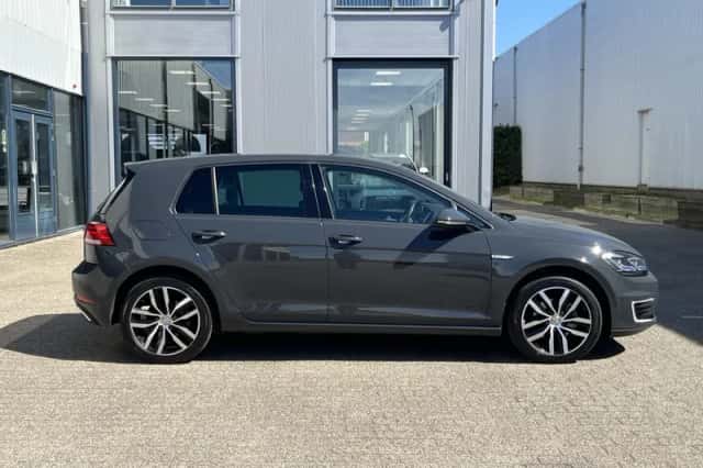 Volkswagen E-Golf (2020) thumbnail 3