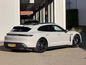 Porsche Taycan (2024) thumbnail 2