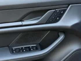 Porsche Taycan (2024) thumbnail 13