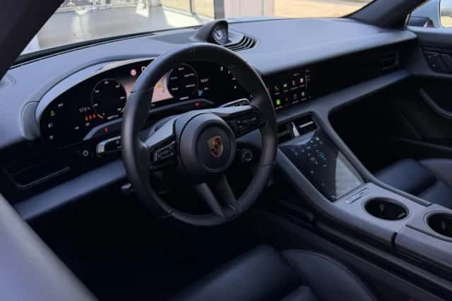 Porsche Taycan (2024) thumbnail 17