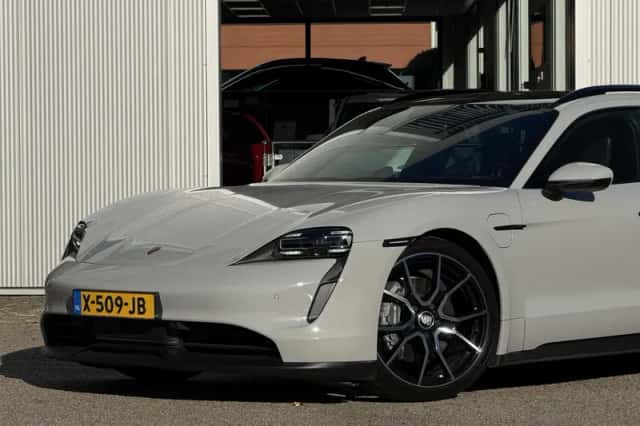 Porsche Taycan (2024) thumbnail 26