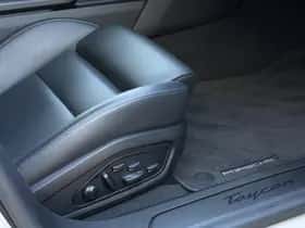 Porsche Taycan (2024) thumbnail 28