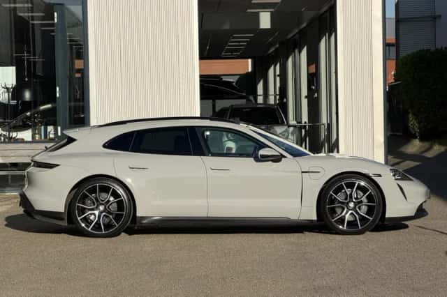 Porsche Taycan (2024) thumbnail 4