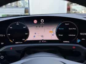 Porsche Taycan (2024) thumbnail 4