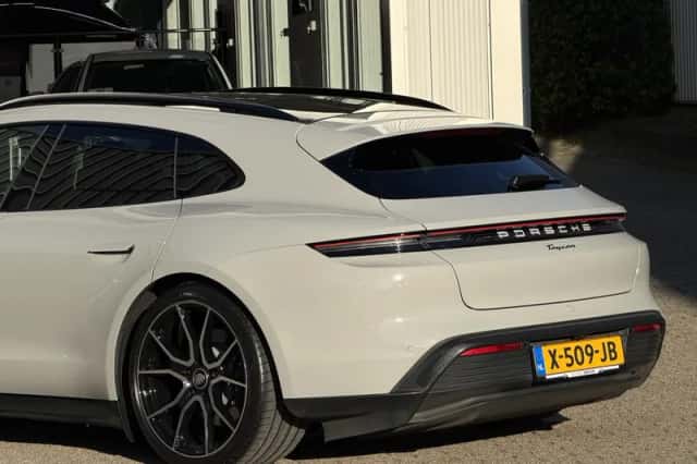 Porsche Taycan (2024) thumbnail 6