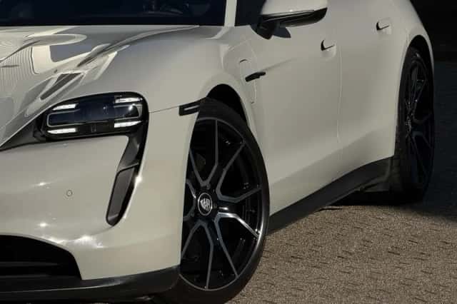 Porsche Taycan (2024) thumbnail 9