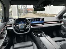 BMW i5 (2024) thumbnail 3