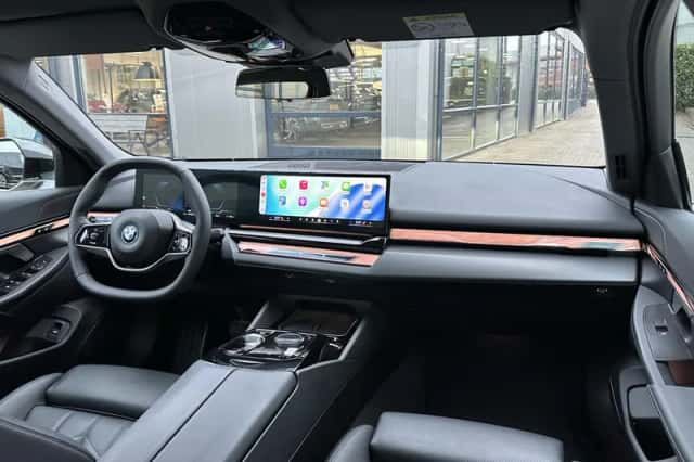 BMW i5 (2024) thumbnail 23