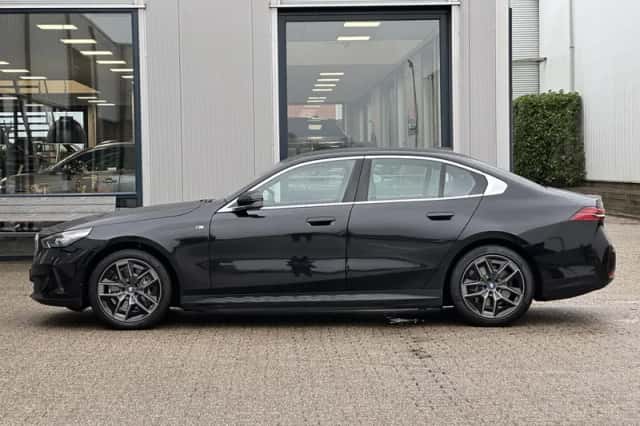 BMW i5 (2024) thumbnail 33