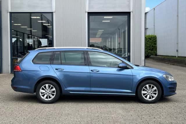 Volkswagen Golf (2014) thumbnail 3