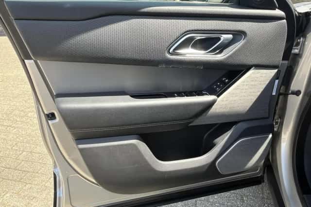 Land Rover Range Rover Velar (2017) thumbnail 13