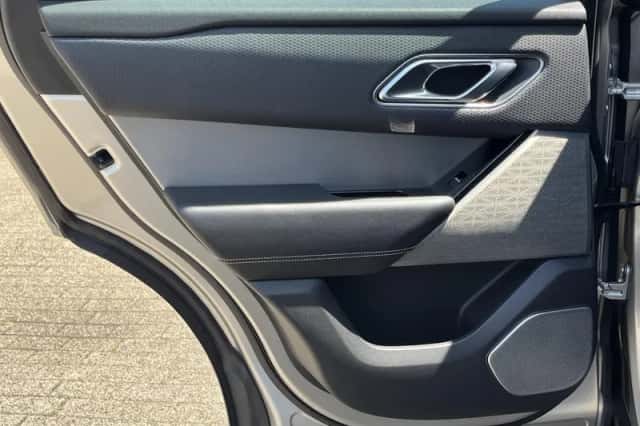 Land Rover Range Rover Velar (2017) thumbnail 18