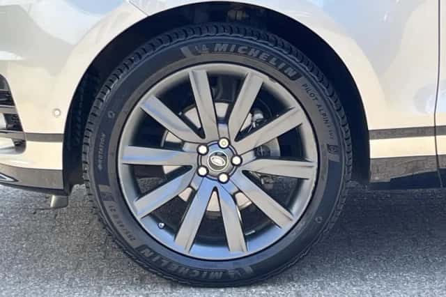 Land Rover Range Rover Velar (2017) thumbnail 45
