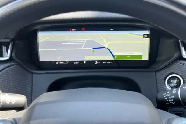 Land Rover Range Rover Velar (2017) thumbnail 54