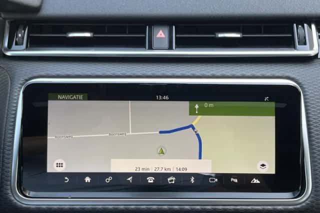 Land Rover Range Rover Velar (2017) thumbnail 68