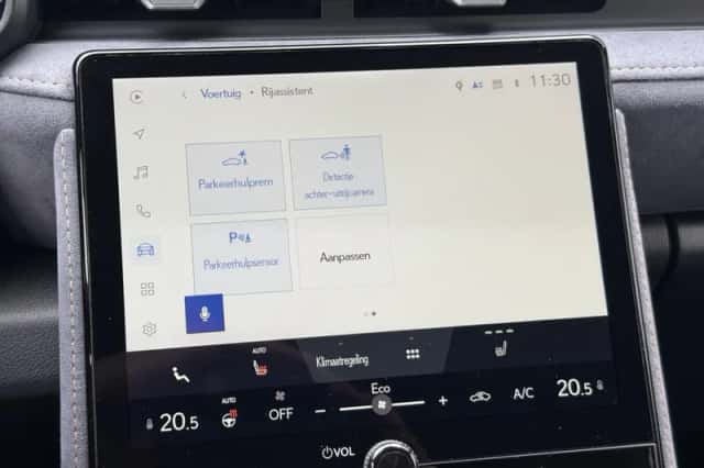 Lexus LBX (2024) thumbnail 32