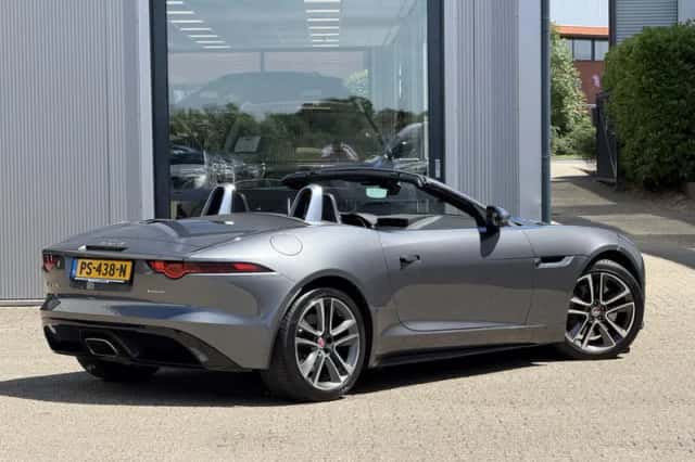Jaguar F-Type (2017) thumbnail 2