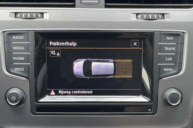 Volkswagen Golf (2015) thumbnail 6