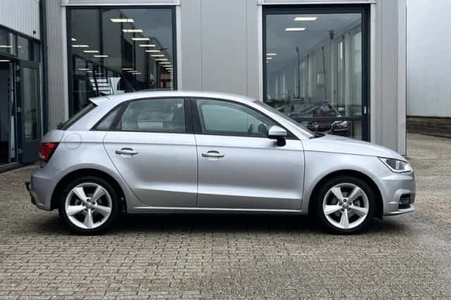 Audi A1 (2017) thumbnail 3