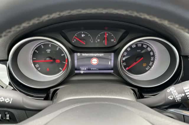 Opel Astra (2016) thumbnail 5