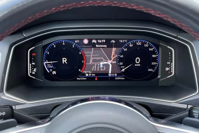 Volkswagen T-Roc (2021) thumbnail 5