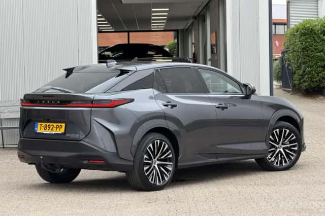 Lexus RZ (2023) thumbnail 2