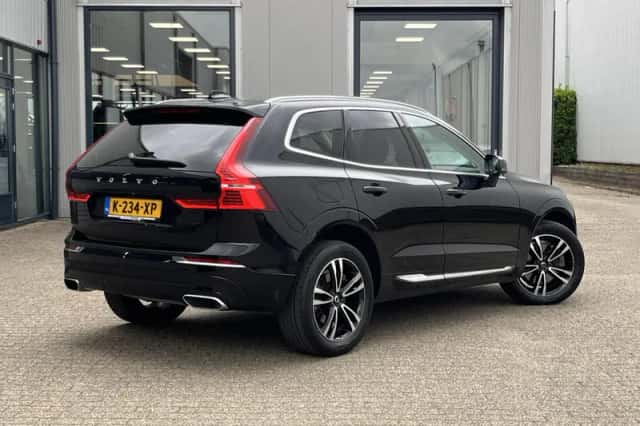 Volvo XC60 (2021) thumbnail 2