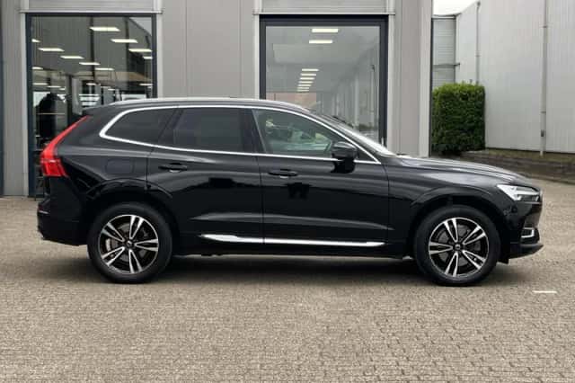 Volvo XC60 (2021) thumbnail 3