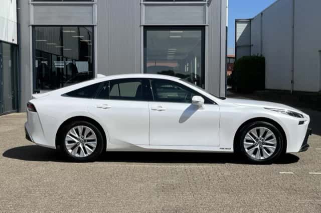 Toyota Mirai (2021) thumbnail 3