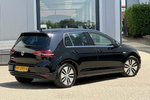 Volkswagen E-Golf (2015) thumbnail 2