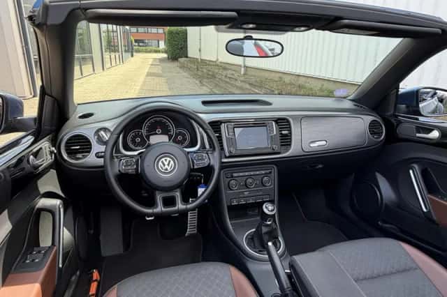 Volkswagen Beetle (2016) thumbnail 3