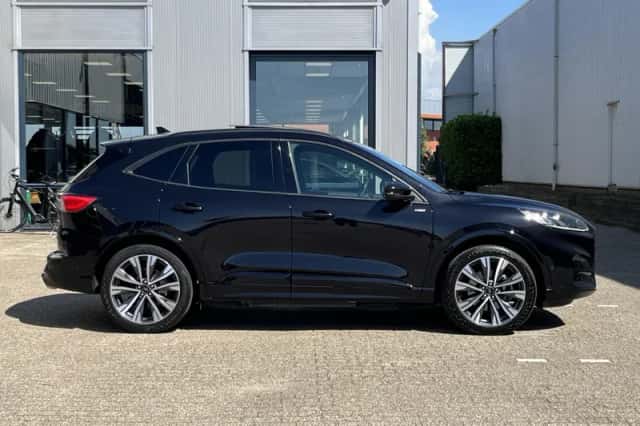 Ford Kuga (2021) thumbnail 3