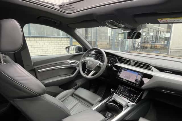 Audi Q8 (2023) thumbnail 4