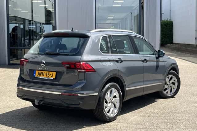 Volkswagen Tiguan (2022) thumbnail 2