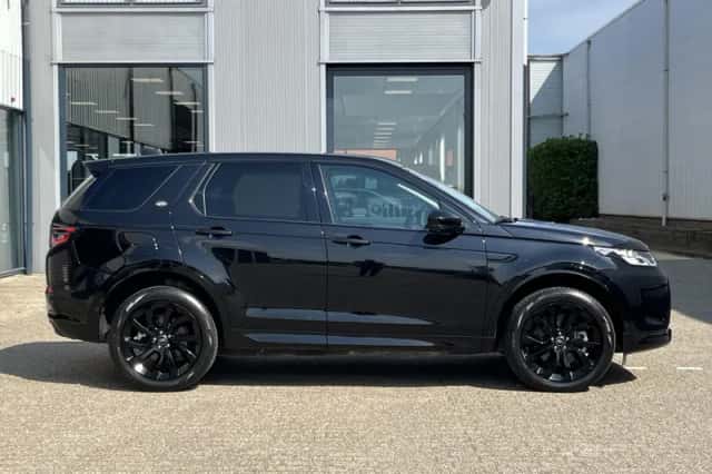 Land Rover Discovery Sport (2024) thumbnail 3