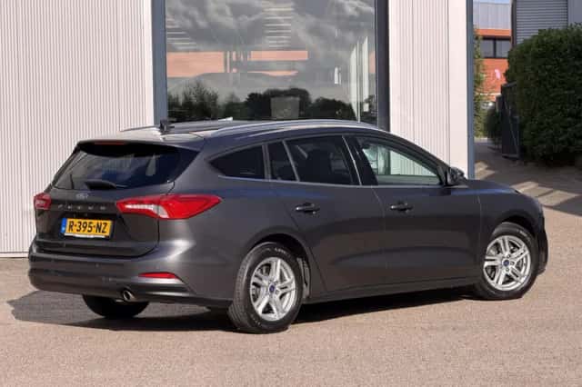 Ford Focus (2022) thumbnail 2