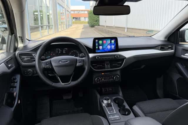 Ford Focus (2022) thumbnail 3