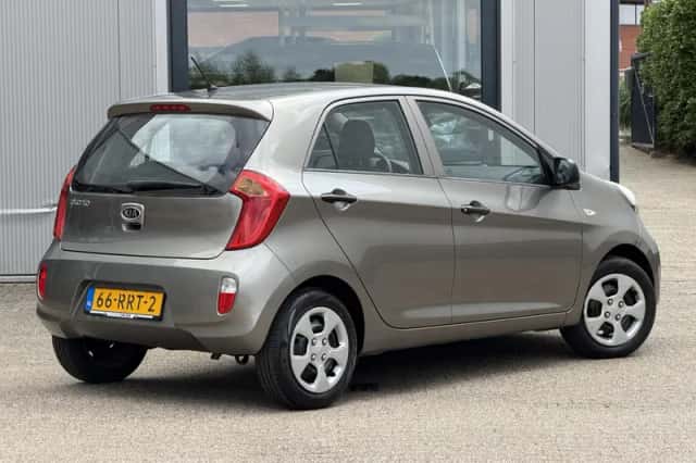 Kia Picanto (2011) thumbnail 2
