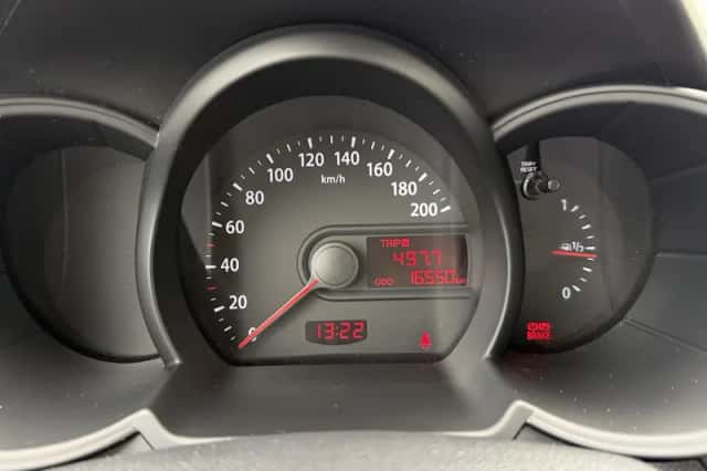 Kia Picanto (2011) thumbnail 4