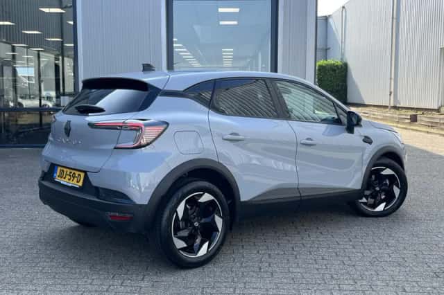 Renault Captur (2025) thumbnail 2