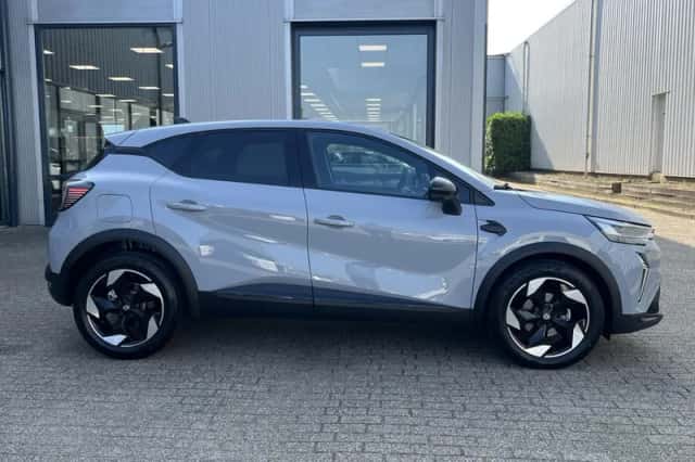 Renault Captur (2025) thumbnail 3
