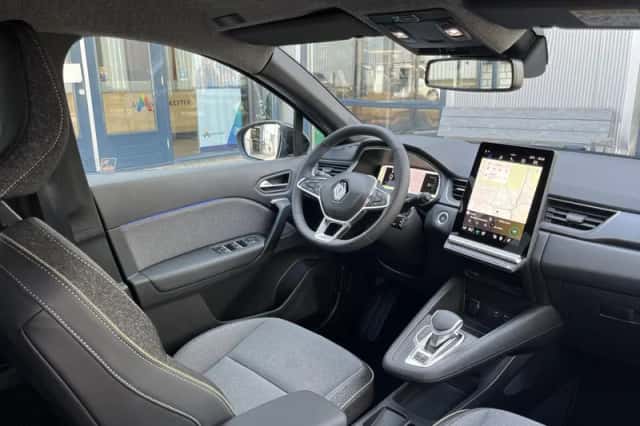 Renault Captur (2025) thumbnail 4