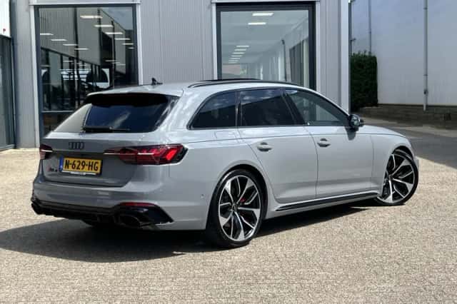 Audi A4 (2021) thumbnail 2