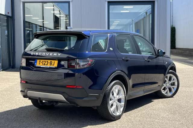 Land Rover Discovery Sport (2023) thumbnail 2