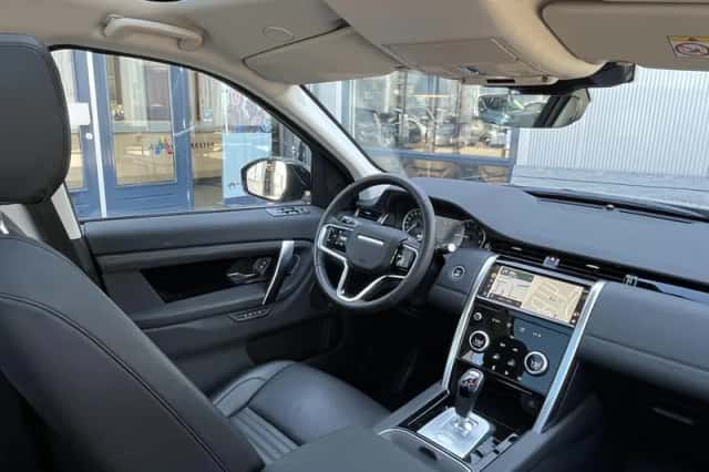 Land Rover Discovery Sport (2023) thumbnail 4